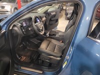 2024 Volvo XC40 B5 AWD Plus Bright Theme
