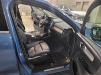 2024 Volvo XC40 B5 AWD Plus Bright Theme