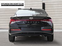 2025 Hyundai Elantra Luxury IVT w/Two-Tone Interior