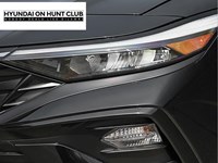 2025 Hyundai Elantra Luxury IVT w/Two-Tone Interior