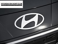 2025 Hyundai Elantra Luxury IVT w/Two-Tone Interior