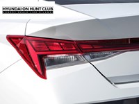2025 Hyundai Elantra HEV Luxury DCT