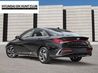 2025 Hyundai Elantra Luxury IVT w/Two-Tone Interior