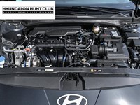 2025 Hyundai Elantra Luxury IVT w/Two-Tone Interior