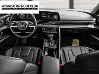 2025 Hyundai Elantra Luxury IVT w/Two-Tone Interior
