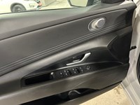 2025 Hyundai Elantra Preferred IVT