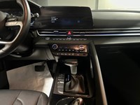 2025 Hyundai Elantra Luxury IVT