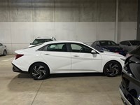 2025 Hyundai Elantra Luxury IVT