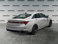 2023 Hyundai Elantra Luxury IVT w/Two-Tone Interior