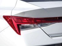 2025 Hyundai Elantra Luxury IVT