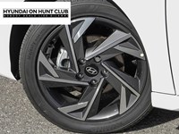 2025 Hyundai Elantra Luxury IVT