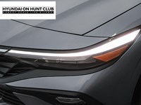 2025 Hyundai Elantra Luxury IVT w/Two-Tone Interior