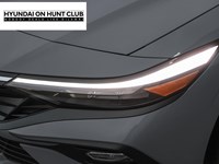 2025 Hyundai Elantra Essential IVT