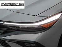 2025 Hyundai Elantra Luxury IVT