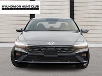 2025 Hyundai Elantra Luxury IVT w/Two-Tone Interior