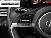 2025 Hyundai Elantra Luxury IVT w/Two-Tone Interior