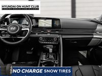 2025 Hyundai Elantra Luxury IVT