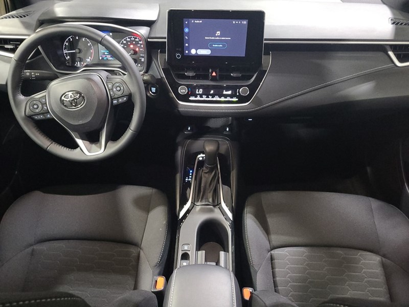 2025 Toyota Corolla Hatchback SE CVT