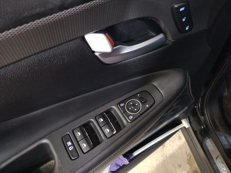 2019 Hyundai Santa Fe 2.0T Luxury AWD w/Dark Chrome Accent