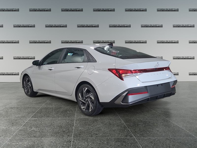 2024 Hyundai Elantra Preferred IVT w/Tech Pkg