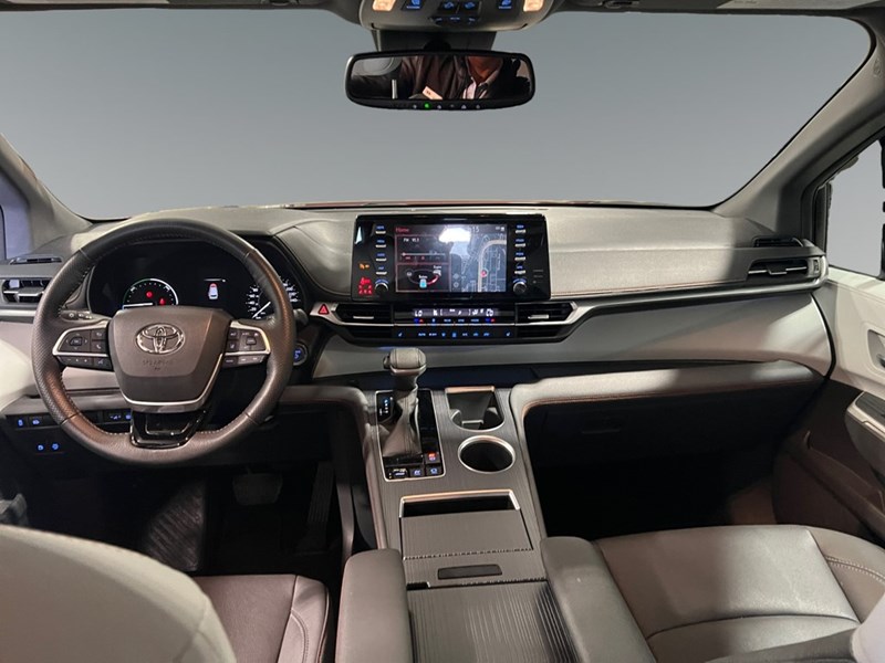 2023 Toyota Sienna XSE 7-Passenger FWD