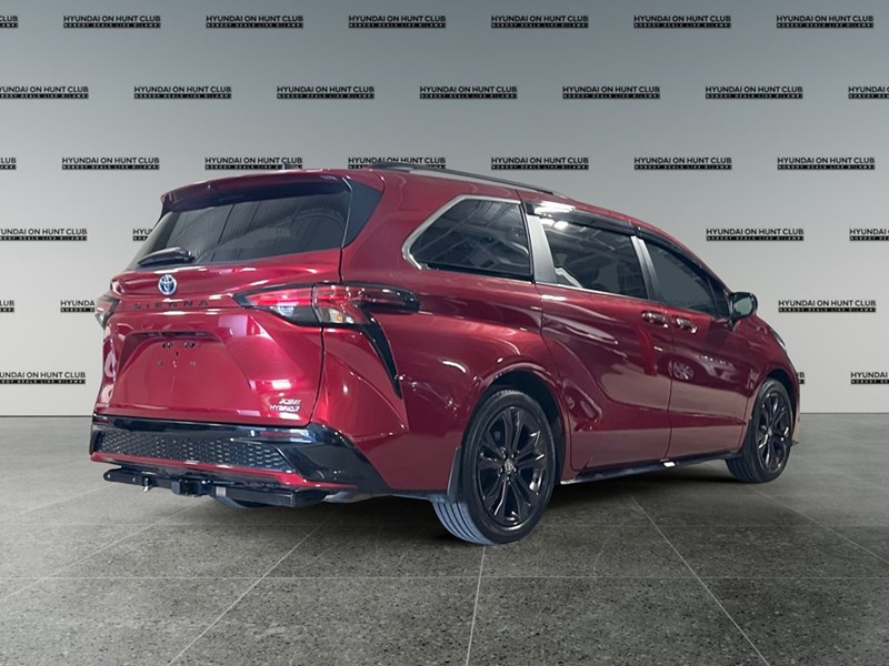 2023 Toyota Sienna XSE 7-Passenger FWD