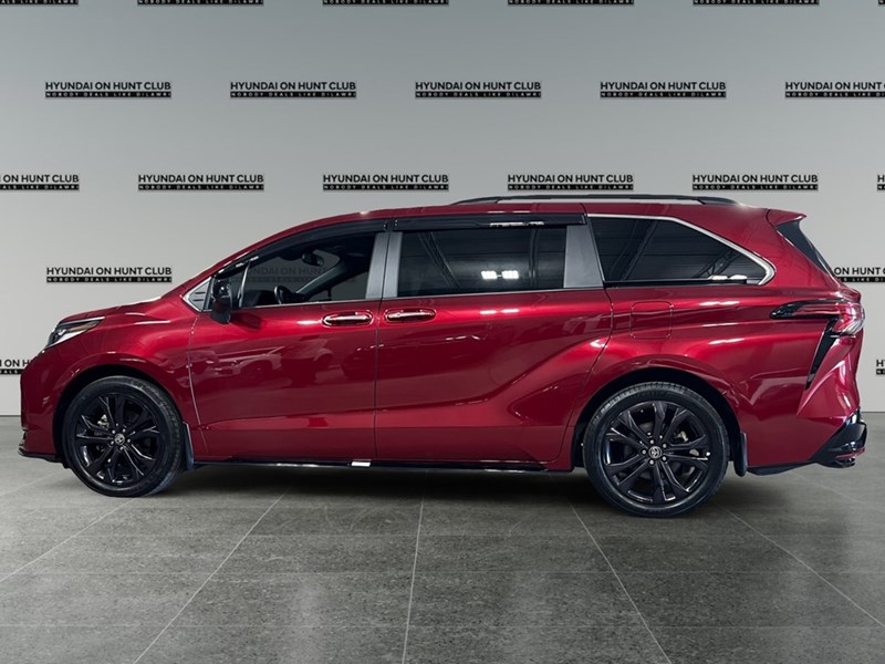 2023 Toyota Sienna XSE 7-Passenger FWD