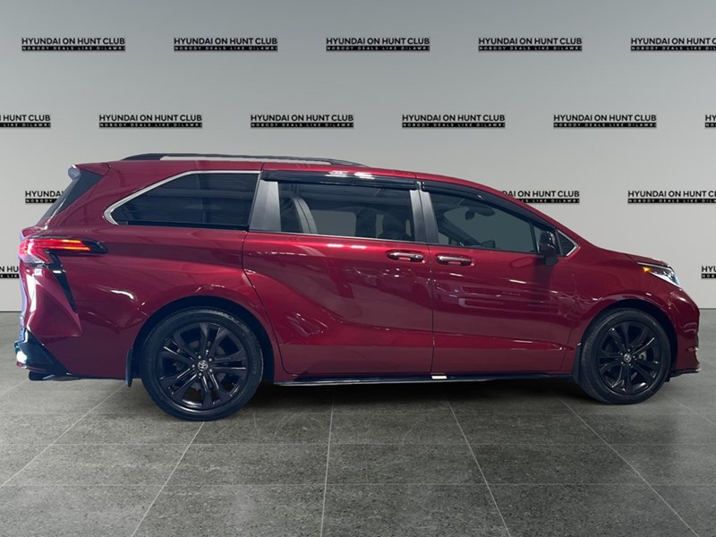 2023 Toyota Sienna XSE 7-Passenger FWD