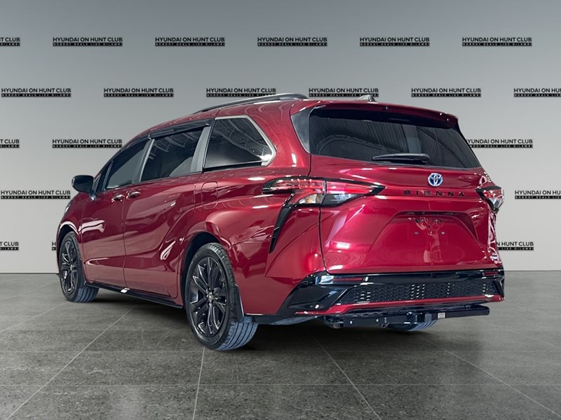 2023 Toyota Sienna XSE 7-Passenger FWD