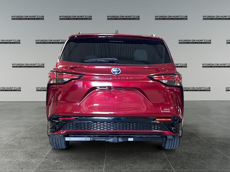 2023 Toyota Sienna XSE 7-Passenger FWD