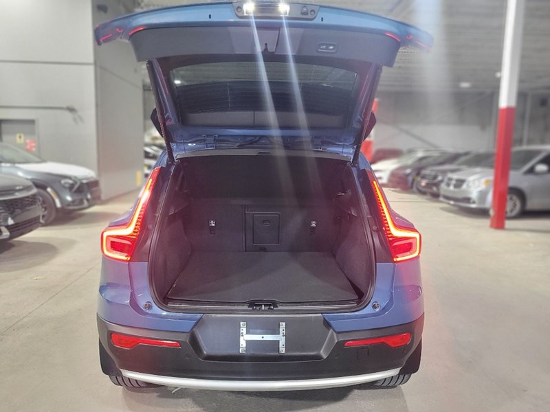 2024 Volvo XC40 B5 AWD Plus Bright Theme