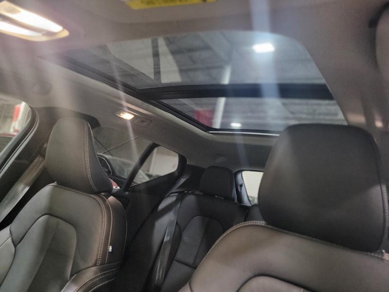 2024 Volvo XC40 B5 AWD Plus Bright Theme