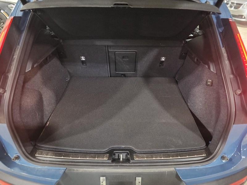 2024 Volvo XC40 B5 AWD Plus Bright Theme