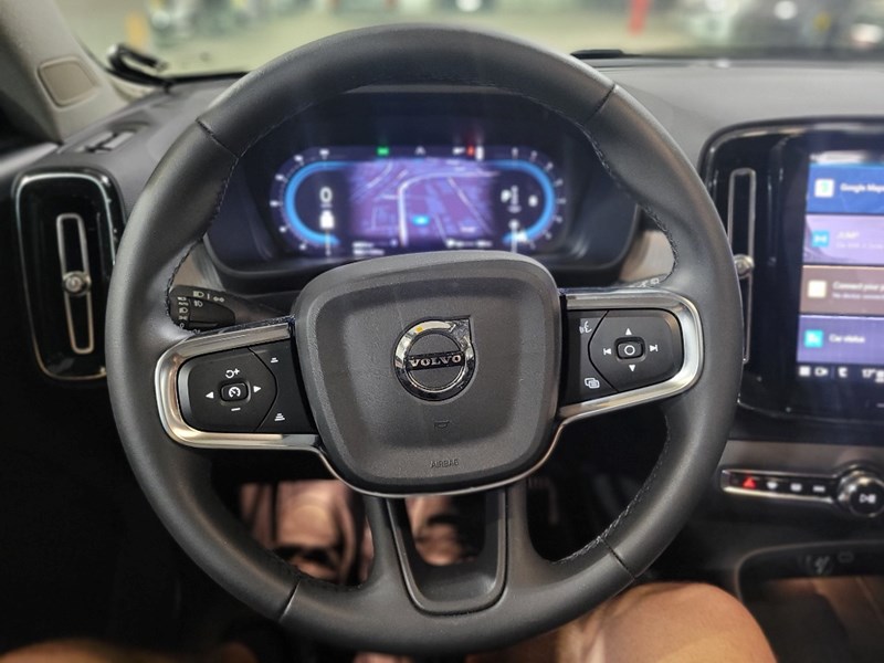 2024 Volvo XC40 B5 AWD Plus Bright Theme