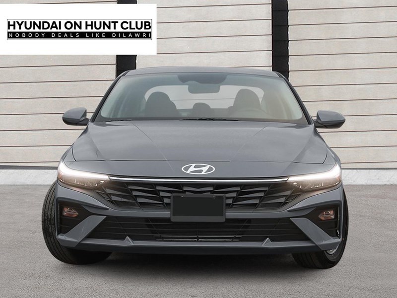 2025 Hyundai Elantra Essential IVT