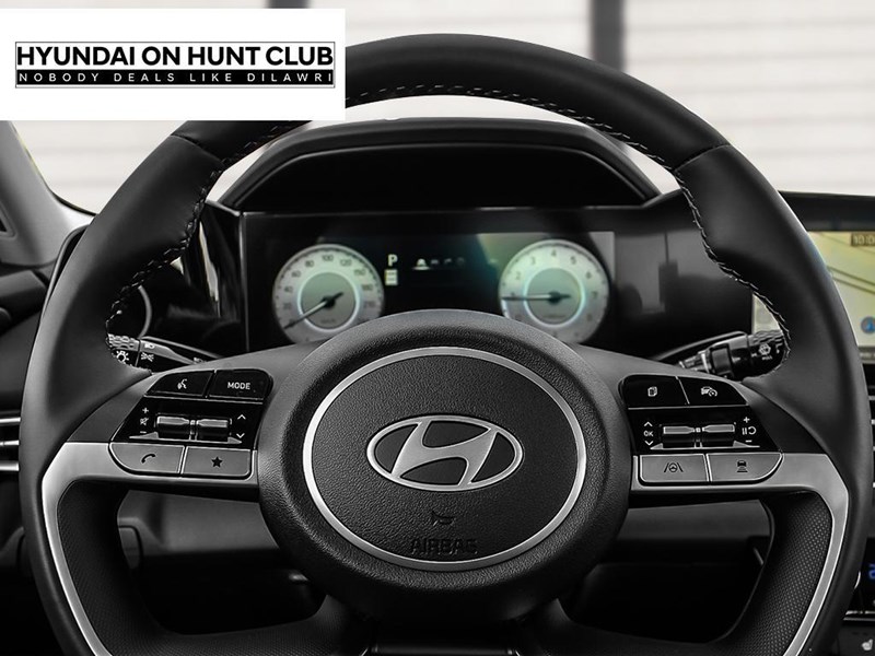 2025 Hyundai Elantra HEV Luxury DCT