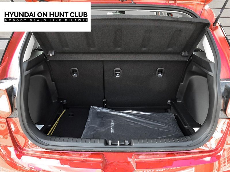 2025 Hyundai Venue Ultimate IVT w/Black Interior