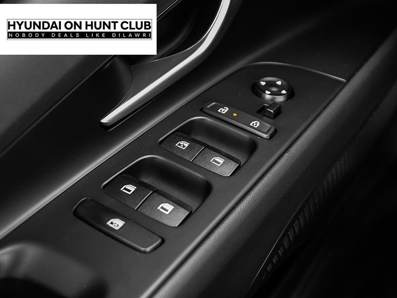 2025 Hyundai Elantra HEV Luxury DCT