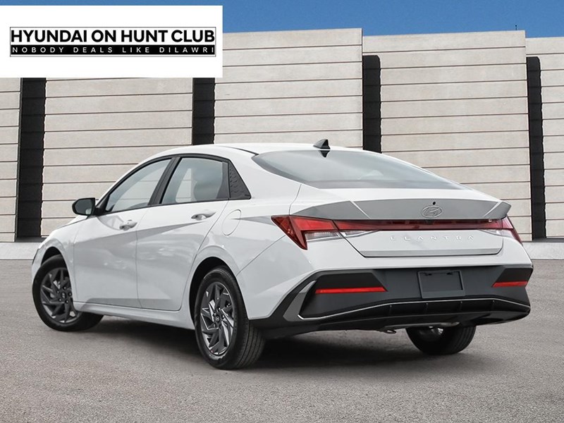 2025 Hyundai Elantra Preferred IVT