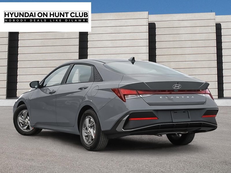 2025 Hyundai Elantra Essential IVT