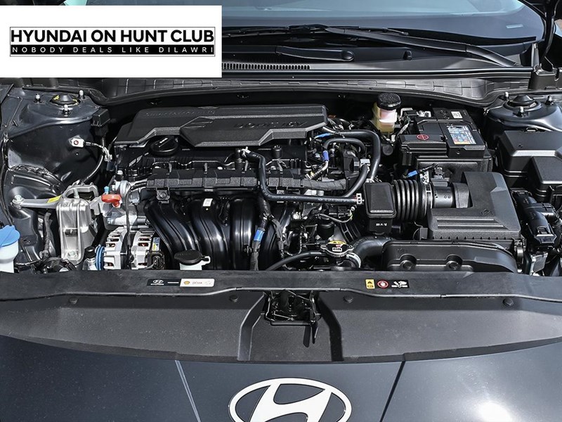2025 Hyundai Elantra Luxury IVT w/Two-Tone Interior