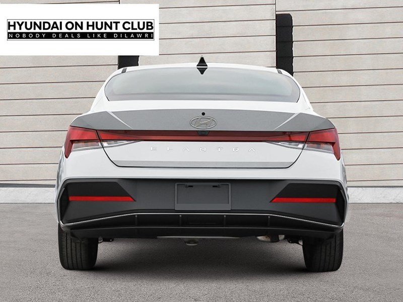 2025 Hyundai Elantra Preferred IVT