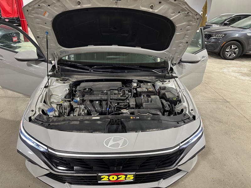 2025 Hyundai Elantra Preferred IVT