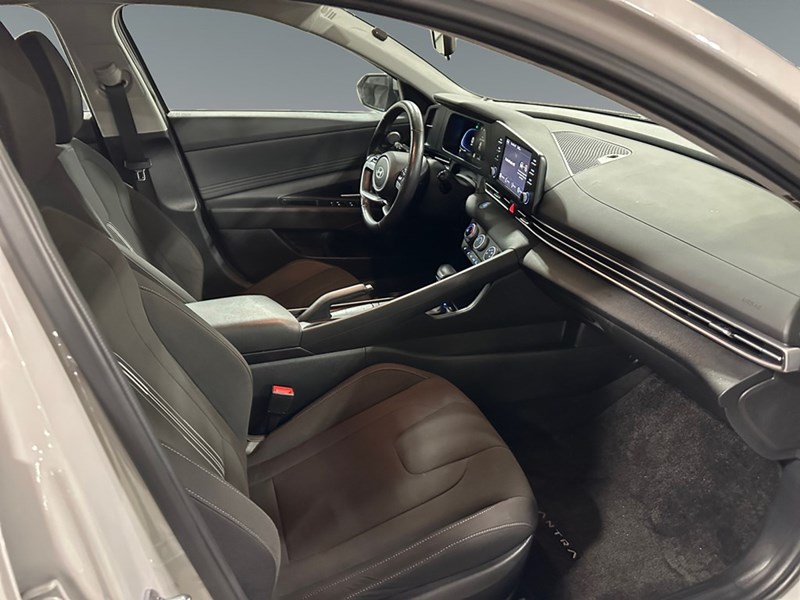 2025 Hyundai Elantra Preferred IVT