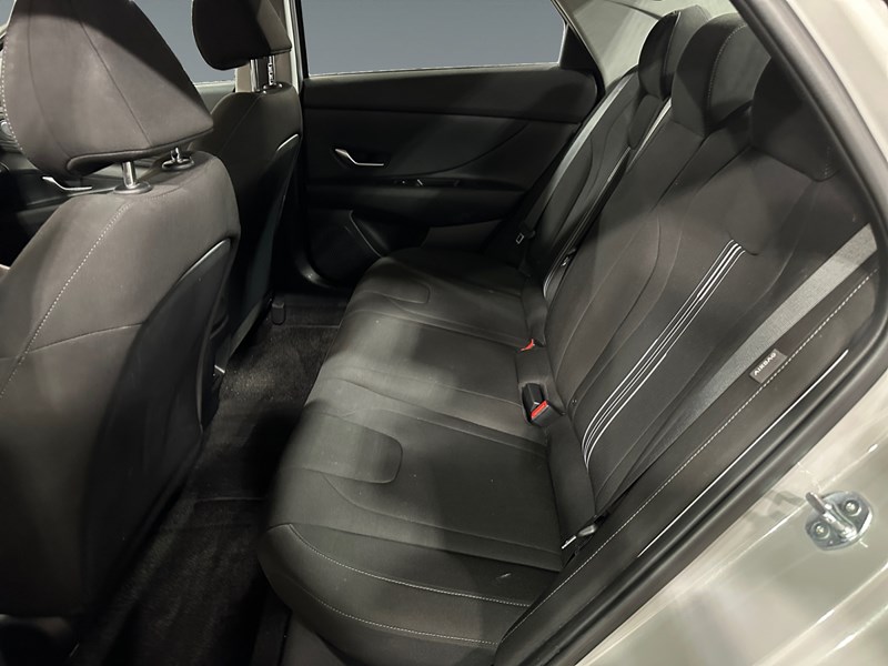 2025 Hyundai Elantra Preferred IVT