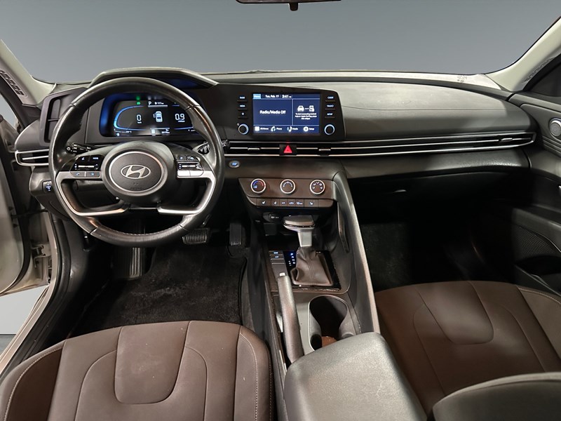 2025 Hyundai Elantra Preferred IVT