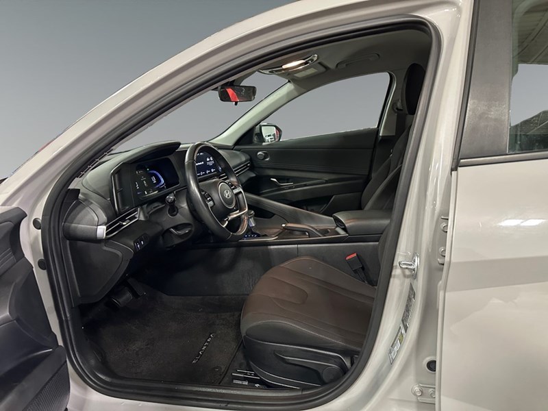 2025 Hyundai Elantra Preferred IVT
