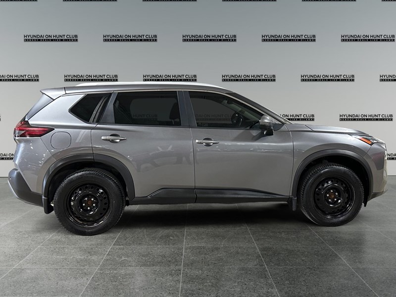 2022 Nissan Rogue AWD SV