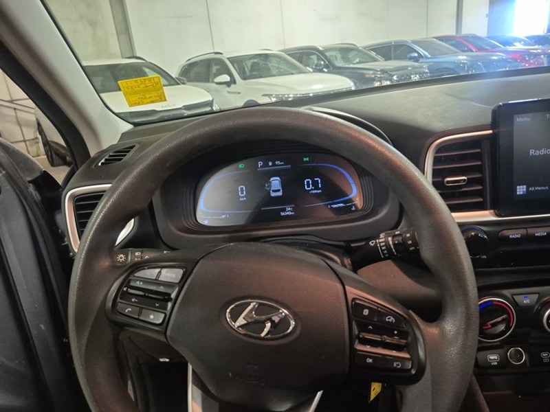 2024 Hyundai Venue Essential IVT