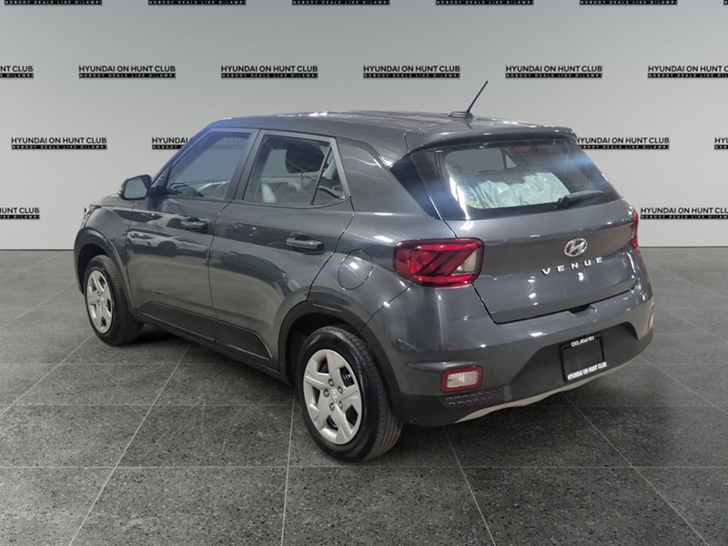 2024 Hyundai Venue Essential IVT